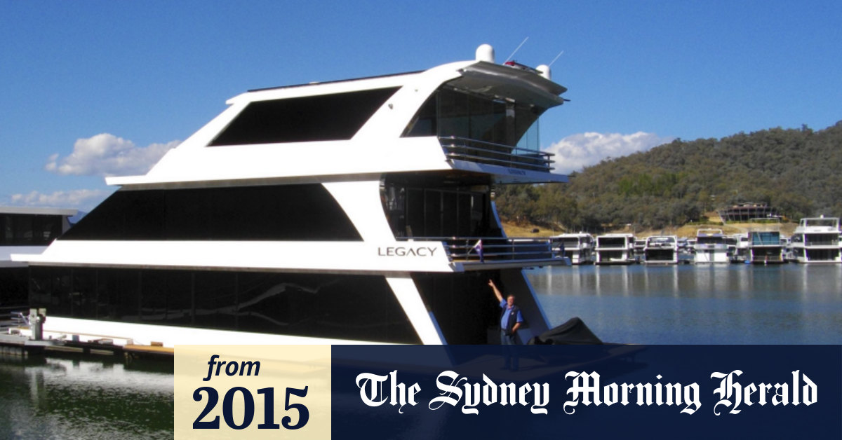 Floating palaces Luxury houseboats build up on Lake Eildon
